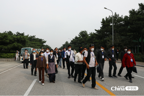 西藏基层干部赴京参观学习班学员参观北京现代汽车三厂