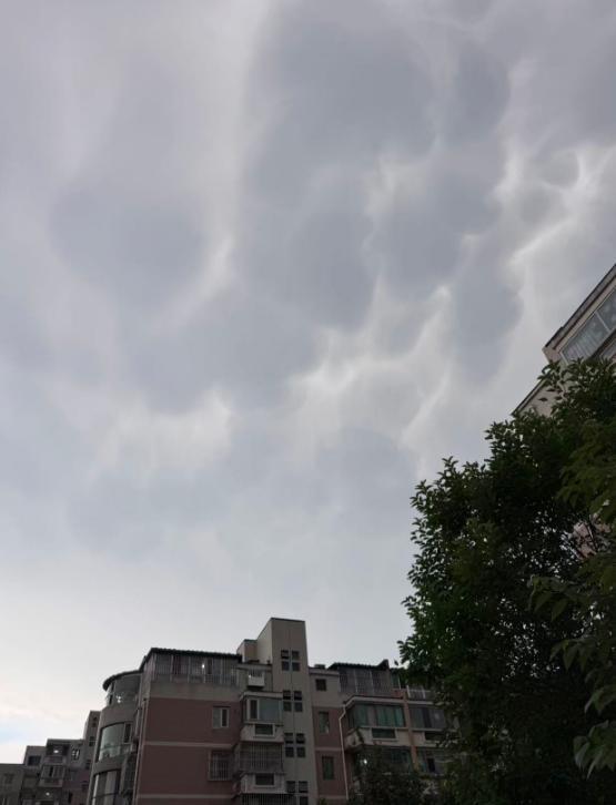 北京通州出现“乳状云” 预示强对流天气来临