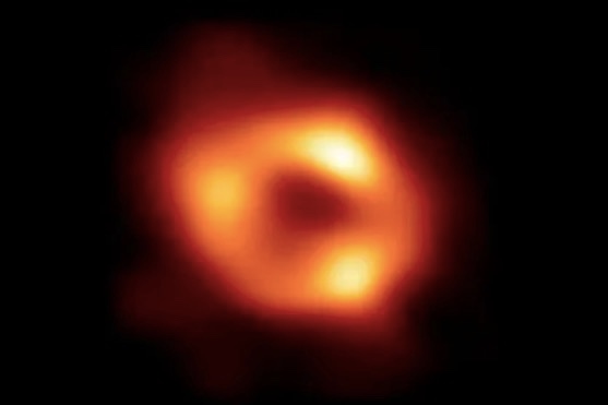 黑洞照片首次曝光 黑洞照片和星际穿越一样吗？