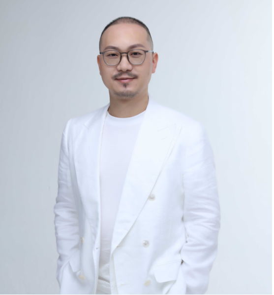 休学厌学全球教育平台创始人、太阳花未来教育公益计划发起人、畅销书《秒睡》作者刘毅君