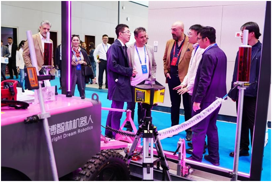博匠机器人亮相2025国际(武汉)智能建造产业博览会 以智能技术绘就“好房子”新图景