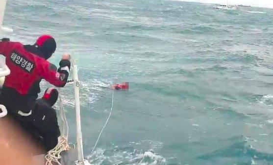 韩国一艘339吨级渔船沉没 致3人失踪