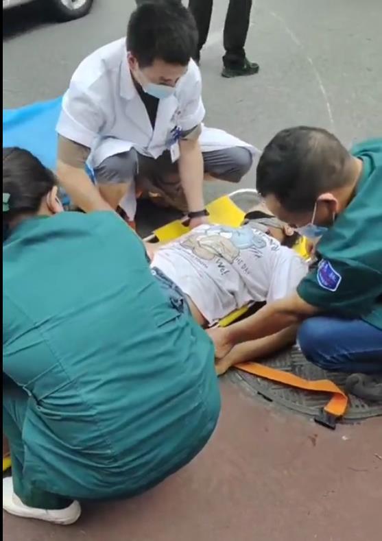 交警回應(yīng)男孩離家出走父親遇車禍去世 悲劇引發(fā)社會關(guān)注