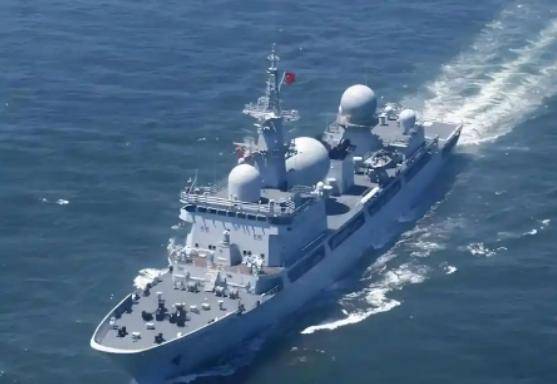 中国海军舰艇围观美菲澳新四国演习 5艘对4艘的围观现场