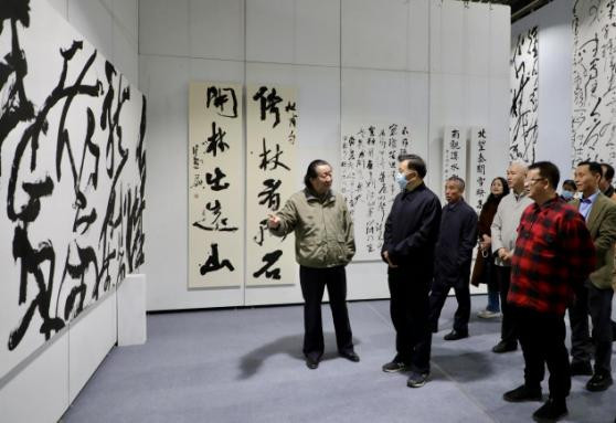 中宣部副部长慎海雄参观北京2022奥林匹克美术大会