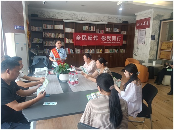 纳凉点变身反诈课堂 荆门金融卫士为万家送“防骗清风”