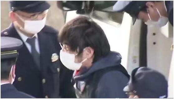 安倍案嫌犯被捕后获赠大量衣物食品，超万人签名请求为其减刑