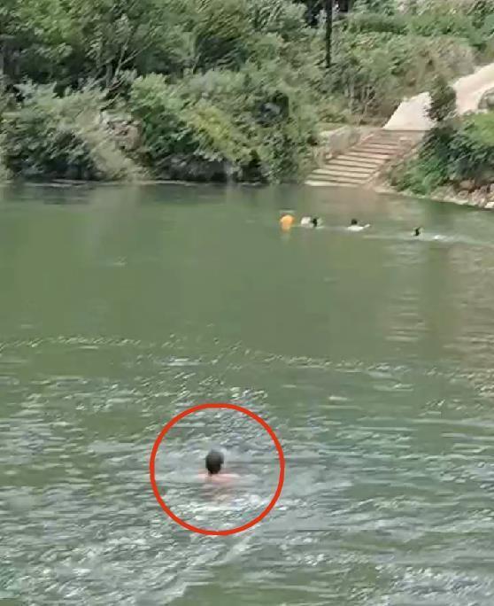 贵州小伙河中救人不幸遇难 英勇事迹感动众人