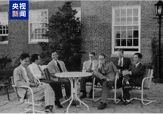 杨振宁的人生是探索未知的不朽传奇 心怀家国的永恒回响