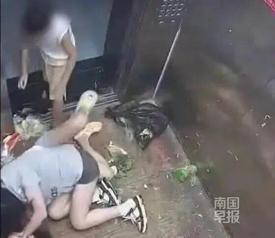 女子电梯内打人喊孩子帮忙 双方和解 事件最新进展