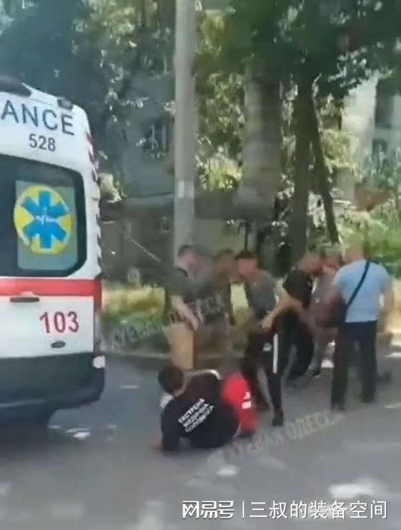 乌克兰征兵官与医护人员大打出手 前线人员招募乱象