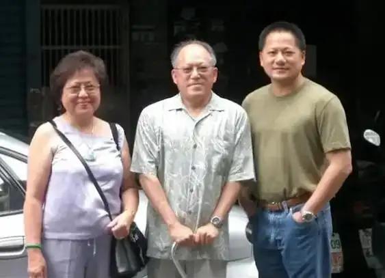 英偉達CEO黃仁勛身價近10000億 AI教父的財富帝國