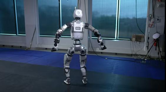 波士顿动力推出电动人形机器人 液压版退役，开启电气新时代