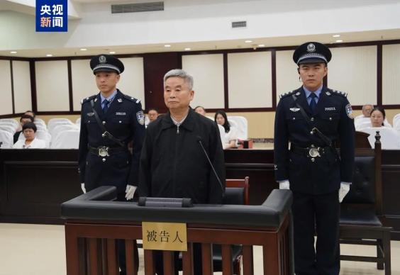 中国农业银行原副行长楼文龙被判无期