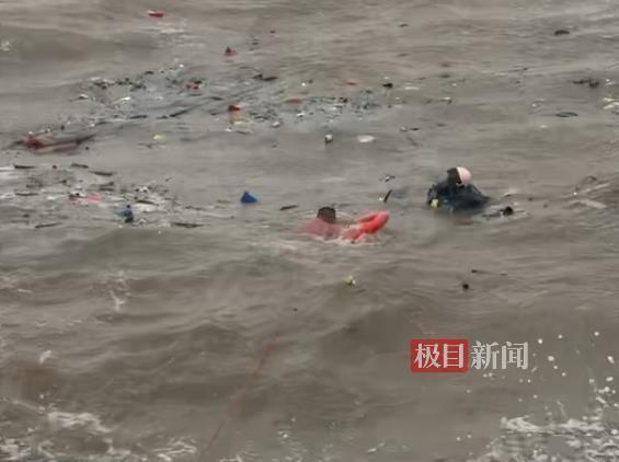 59岁大叔惊涛骇浪中跳海成功救人
