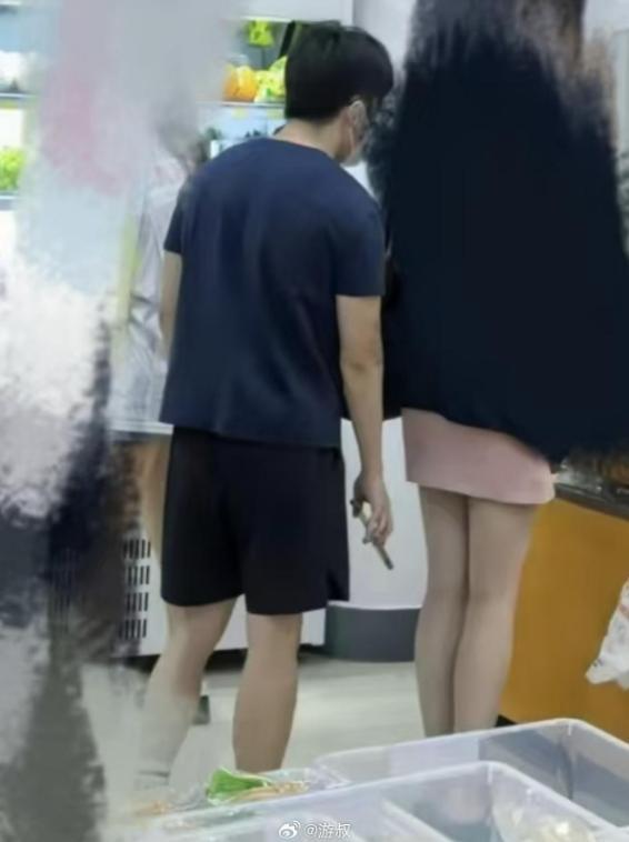 偷拍男生将被取消公务员录用资格