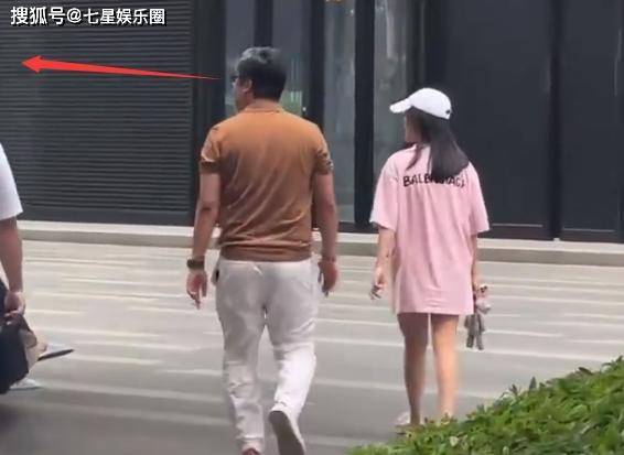 离婚后3次同框，为避嫌李湘绕道走，王诗龄跟爸爸关系更亲密