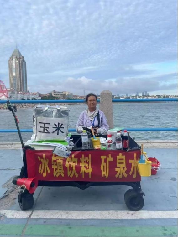 跳海救人阿姨呼吁不要責(zé)怪落水女孩 勇救大學(xué)生獲贊
