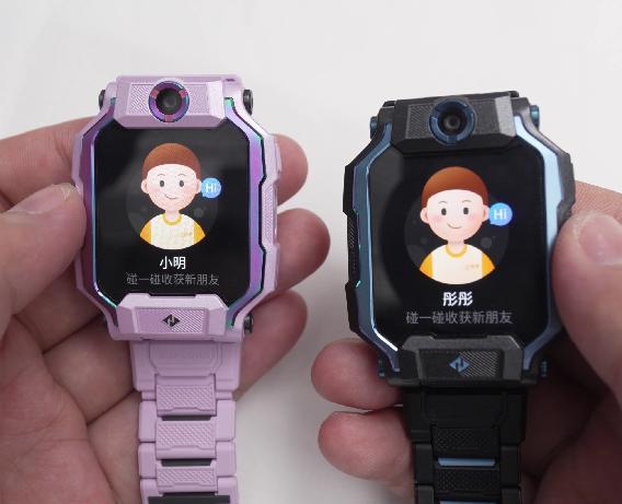 儿童手表处对象贴留言数百条 未成年人社交隐患浮现