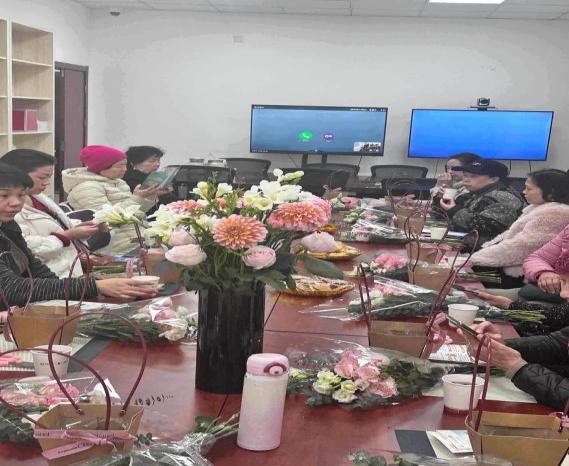 插花迎春讲金融,提升素养防风险——广发银行沌口支行开展金融教育宣传