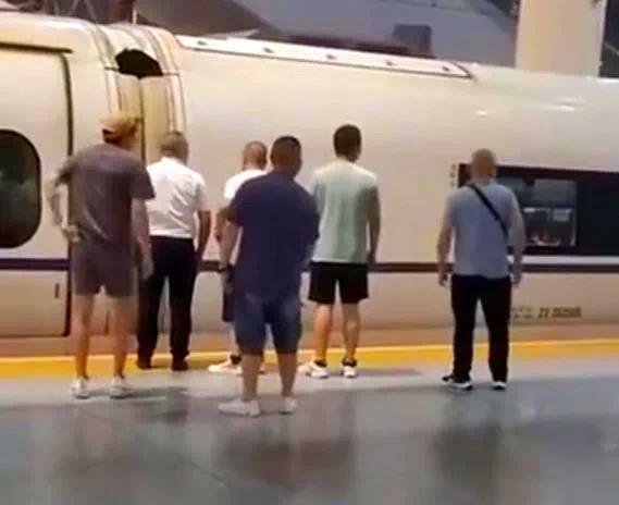 下车抽烟错过高铁后续：6名男子集体目送列车缓缓离开
