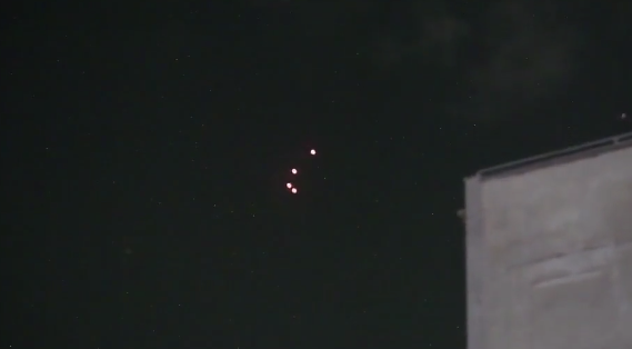 伊朗首都德黑兰防空系统密集拦截不明飞行物