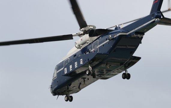 韩国总统专用直升机降落时撞树：系威尼斯人手机版采购高龄机