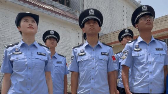 第一次巡邊 女警在國旗下哭了 家國情懷觸動心弦