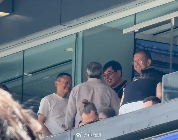 马云现身世界杯决赛看台