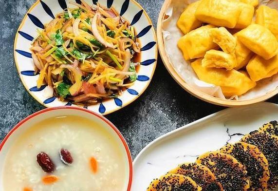 夫妻俩早餐不将就，主食粥和菜齐了，火遍朋友圈，网友：丰盛营养