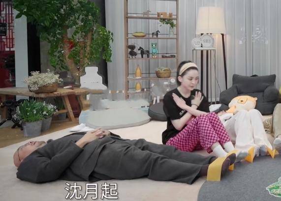 娜扎当众称体重，110斤猛超一众女明星，转头却打包了炸鸡回房间