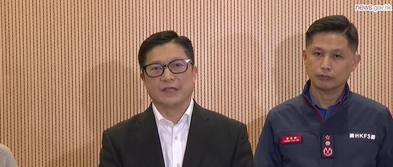 香港火災(zāi)消防員逐戶破門搜索 火勢蔓延過快引發(fā)關(guān)注