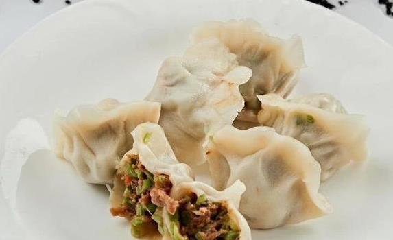 豆角饺子香翻天，省钱又营养，你家包了吗？