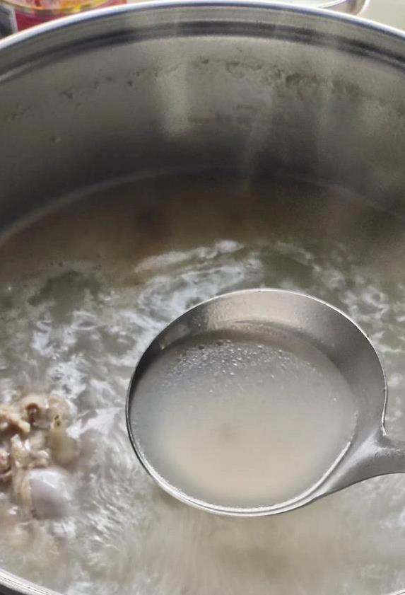 面馆汤香得让人排队,熬汤秘诀曝光,你家也能做到_新闻看看