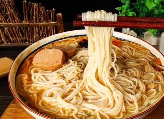 厨房小白逆袭！10分钟煮出香喷喷汤面，邻居都来蹭饭？