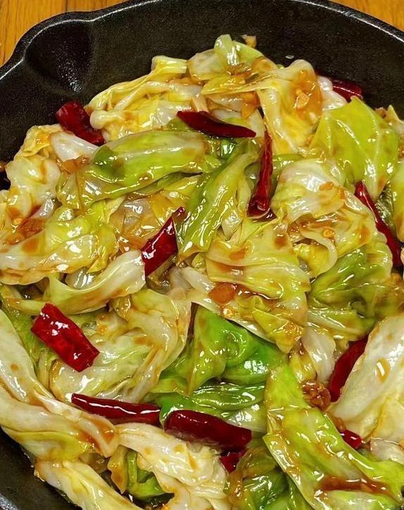 南方游客涌东北，8道素菜麻辣香，20元吃撑你敢信？
