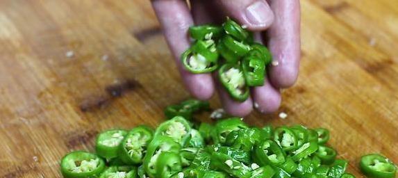 豆腐皮炒猪肚超下饭，3个小技巧让味道翻倍，家人都抢着吃