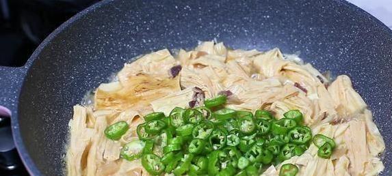 豆腐皮炒猪肚超下饭，3个小技巧让味道翻倍，家人都抢着吃