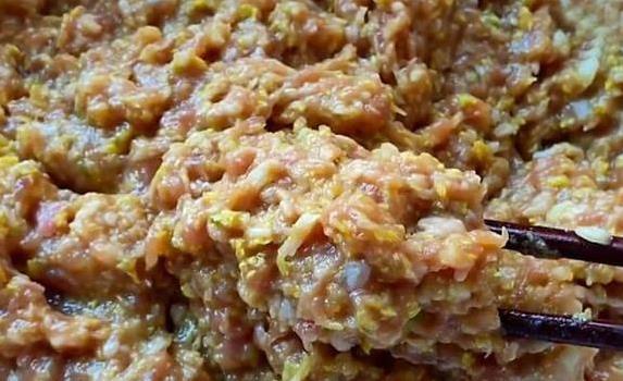白菜猪肉饺子馅怎么调?3个秘诀2个禁忌,鲜嫩多汁吃不够