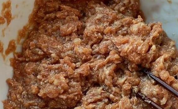 白菜猪肉饺子馅怎么调?3个秘诀2个禁忌,鲜嫩多汁吃不够