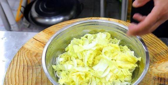 剩菜也能变大餐？煎豆腐配娃娃菜，30分钟惊艳全家