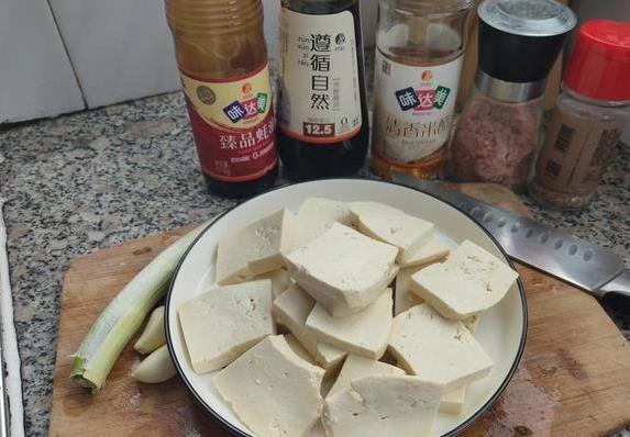 一块豆腐5块钱，做出全家抢着吃的菜，简单做法你想不到
