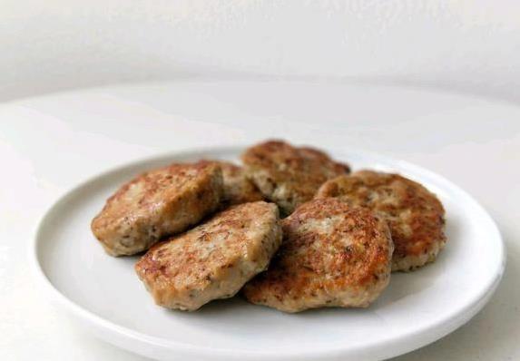 孩子吵着要吃香菇肉饼，简单3步煎出美味，全家抢着吃