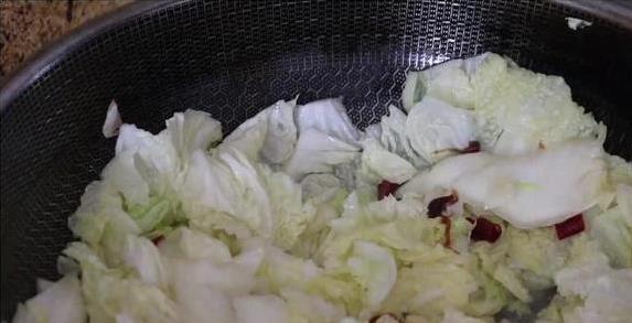 炒白菜总出水？大厨教1招，脆爽鲜香全家抢着吃
