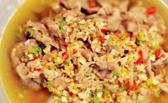 肥牛不涮火锅改做酸汤，10分钟上桌，比饭店还香你敢信？