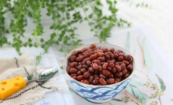 电饭锅做蜜红豆，30分钟出锅，甜到全家抢着吃