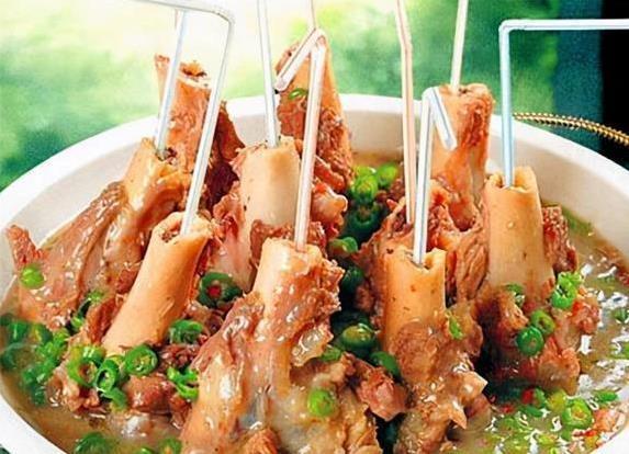 宜城大虾麻辣爆香，盘鳝鲜嫩难忘，你最爱哪道家乡味？