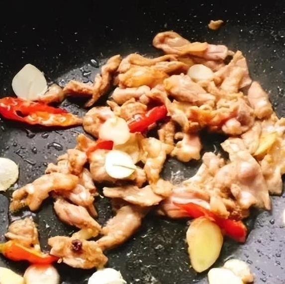茭白炒肉香翻天，降三高神器，你家餐桌缺了它？