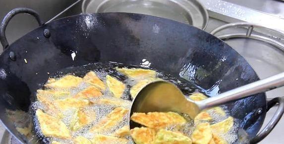 一盘茄子馋哭邻居！外酥里嫩超简单，你家也能做大厨菜