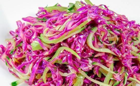 紫甘蓝凉拌真有讲究,不焯水营养全留住,10分钟做爽脆神菜
